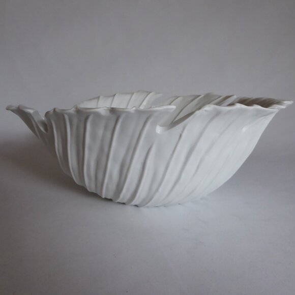 NEW LARGE 12” WHITE PORCELAIN DECORATIVE LEAF SHAPED BOWL SCULPTURE WITH STEM - Picture 2 of 12
